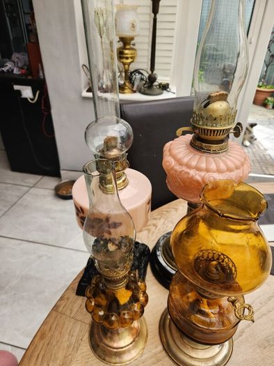 FOUR working oil lamps