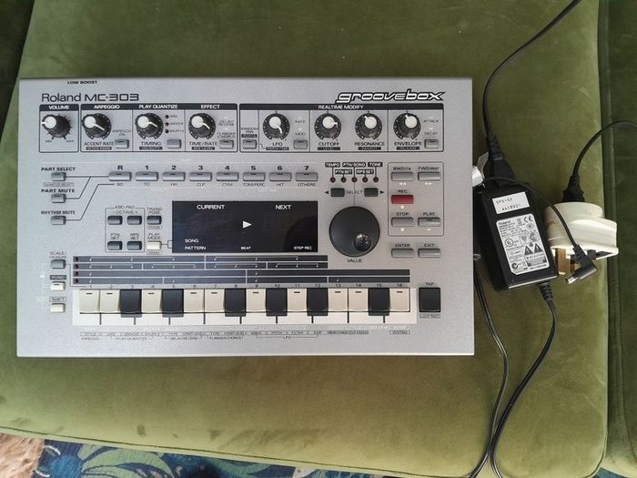 Roland MC303 Groovebox