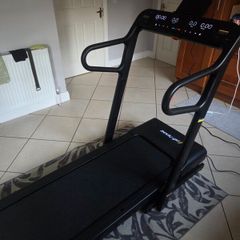 Treadmill Bodygo Deluxe. Incline and HR monitor.