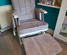 Deluxe Glider Nursing Chair and Footrest By Obaby