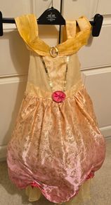 Beautiful Belle costume with wide skirt. 3-4 y.