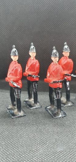Rare and hard to find Vintage Early Britain's Hand Painted Lead Toy Soldiers (1940's)