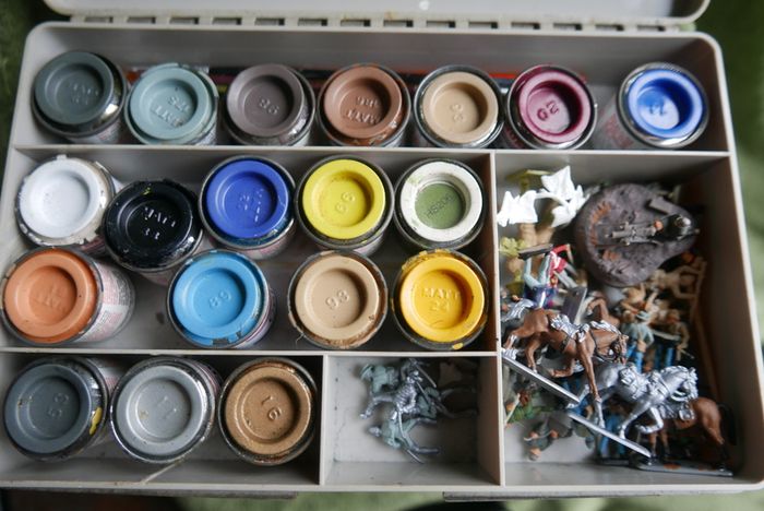 Humbrol Enamel Paint set Multi Colour and soldiers