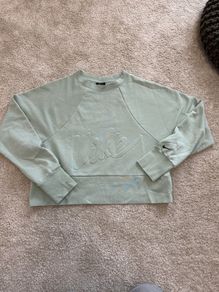 NIKE light green top (S)