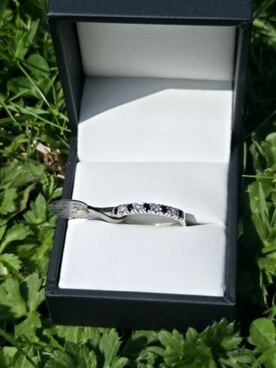 Brand New 9ct White Gold Sapphire & Diamond Eternity Ring