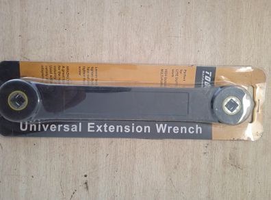 Universal extension wrench