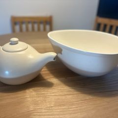 Nigella Lawson teapot and mixing bowl