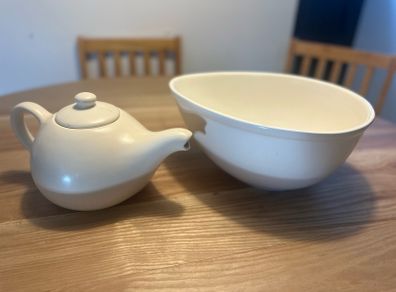 Nigella Lawson teapot and mixing bowl