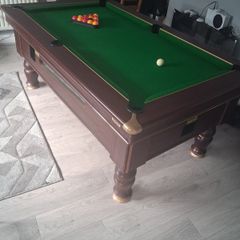 Pool table