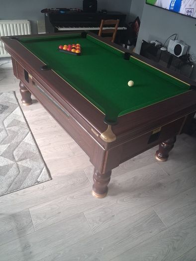 Pool table