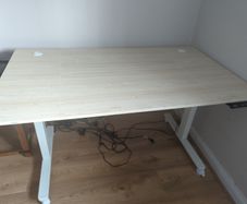 Electric sit stand desk