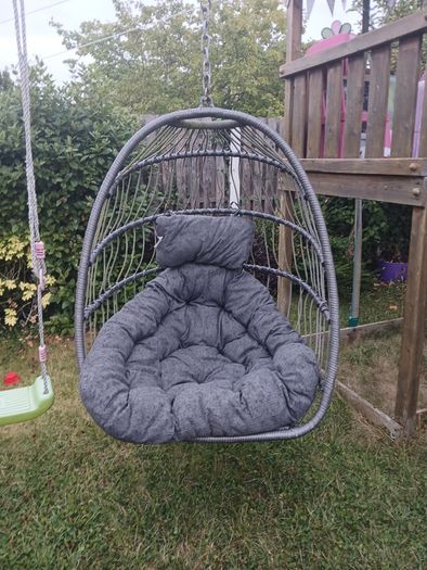 Foldable egg chair with cushion