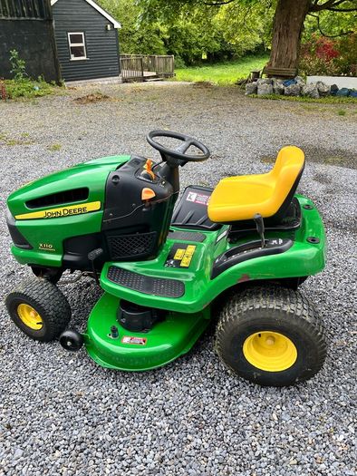John Deere Lawn Teactor Ride on Mower