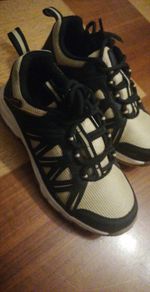 girl's shoes, size 3