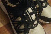 girl's shoes, size 3