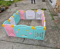 Folding baby play pen