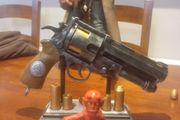Hellboy 1:1 scale gun with base and bullets