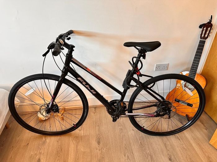 Like new Fuji Absolute 1.9 Ladies Hybrid Bicycle and abus locks