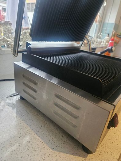 Buffalo Commercial Toaster / Grill Excellent Condition (DY995-02)