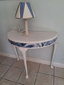 Halfmoon Table