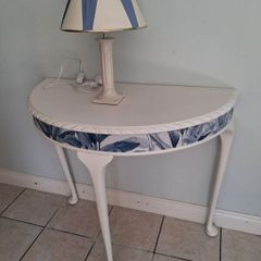 Halfmoon Table