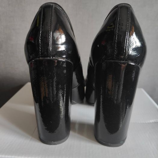 Black Shiny leather Court shoes size 40