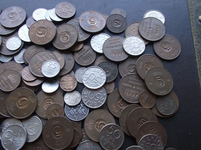 A Lot of 800+ grams of Swedish coins