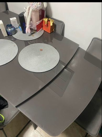 table an chairs