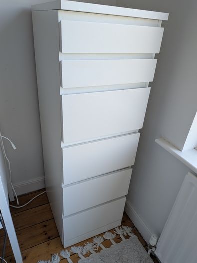 Chest of drawers
