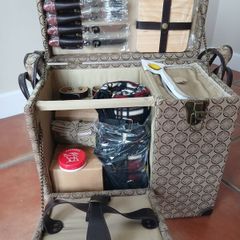 picnic hamper