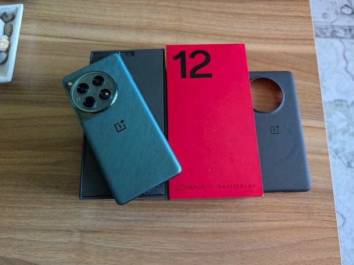 OnePlus 12 512gb Dual SIM Factory Unlocked in mint condition