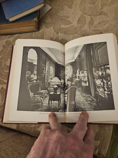 Memories Of Duveen Brothers.  Seventy Years In The Artworld. By Edward Fowles. First Edition Hardback With Dustjacket In Good Condition.  See Photos For Same.