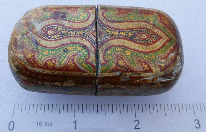 Vintage handmade hand-painted papier-mache  box. India. Kashmir Rare  Box