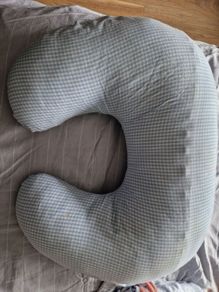 breastfeeding pillow