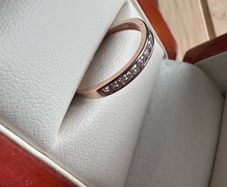 Wedding ring / Eternity ring