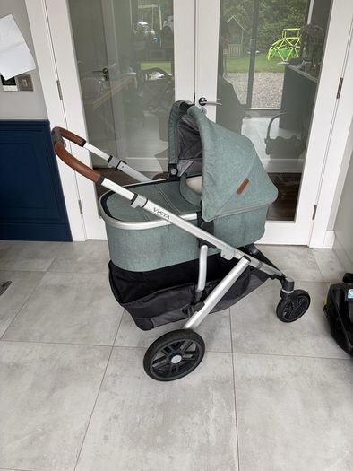 UPPAbaby Vista V2 Emmett Travel System Complete Bundle