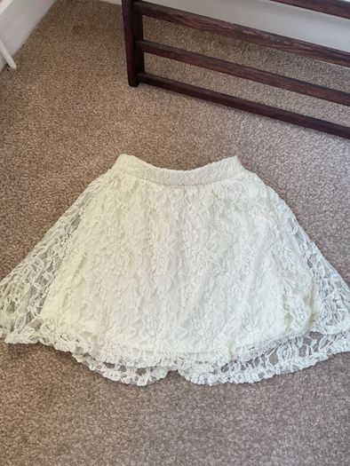 skirt size small Charlotte Russe cream lace skirt size 10