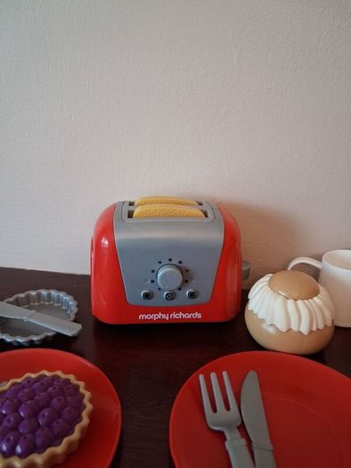 Toy kitchen set