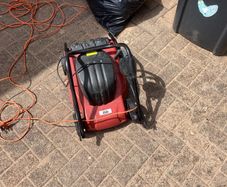 Electric lawnmower