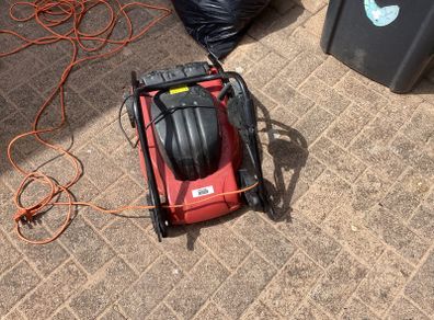Electric lawnmower