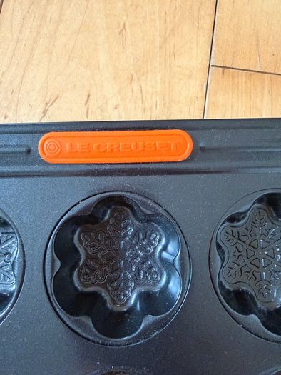 Les Creuset snowflake cupcake