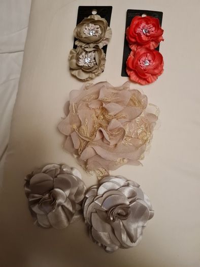 Fashion accessories .