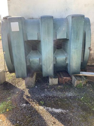 Oil tank