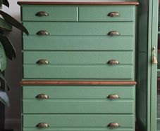 Vintage chest of drawers