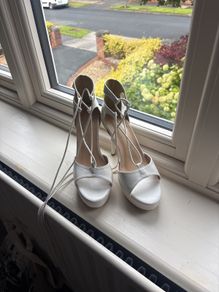 White heels size 5