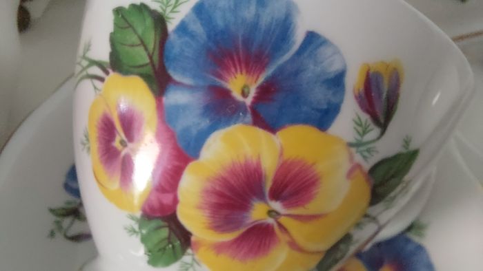 Stunning Vintage Dorchester Finest Bone China 21 Piece Teaset in a Fabulous Multicoloured Pansy Pattern in Excellent Condition