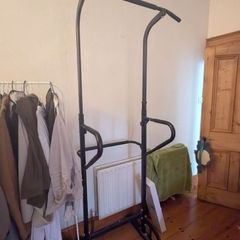 Pull Up Stand