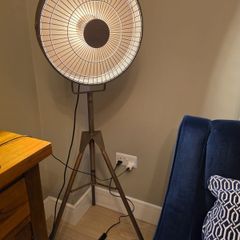 Tall tripod industrial light, fully working, D18