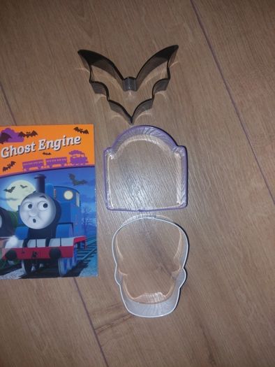 Only 2 Euro Each Picture!! - Halloween Items
