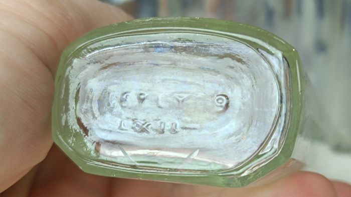 494 - Set of 6 Vintage Clear Glass Screw Cork Top Collectible Decorative Bottles and Jars